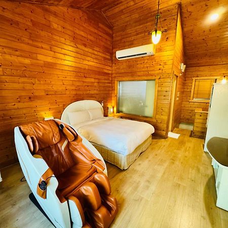 Ivy Motel Chiayi Buitenkant foto