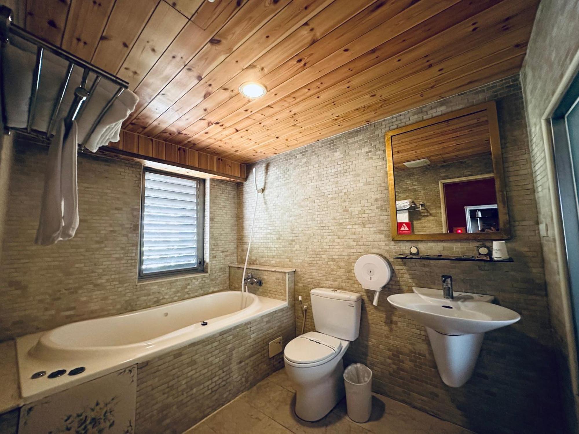 Ivy Motel Chiayi Buitenkant foto