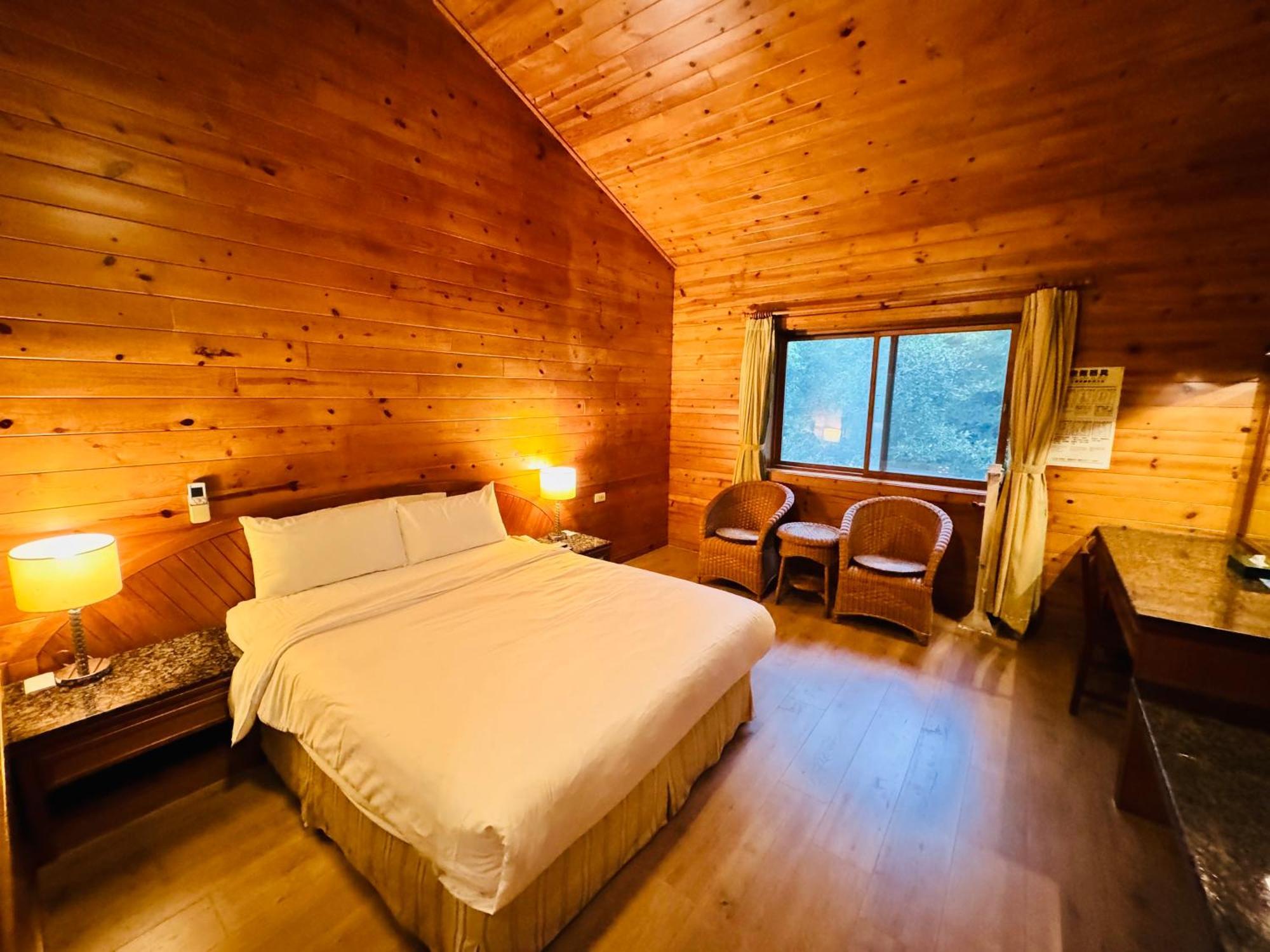 Ivy Motel Chiayi Buitenkant foto