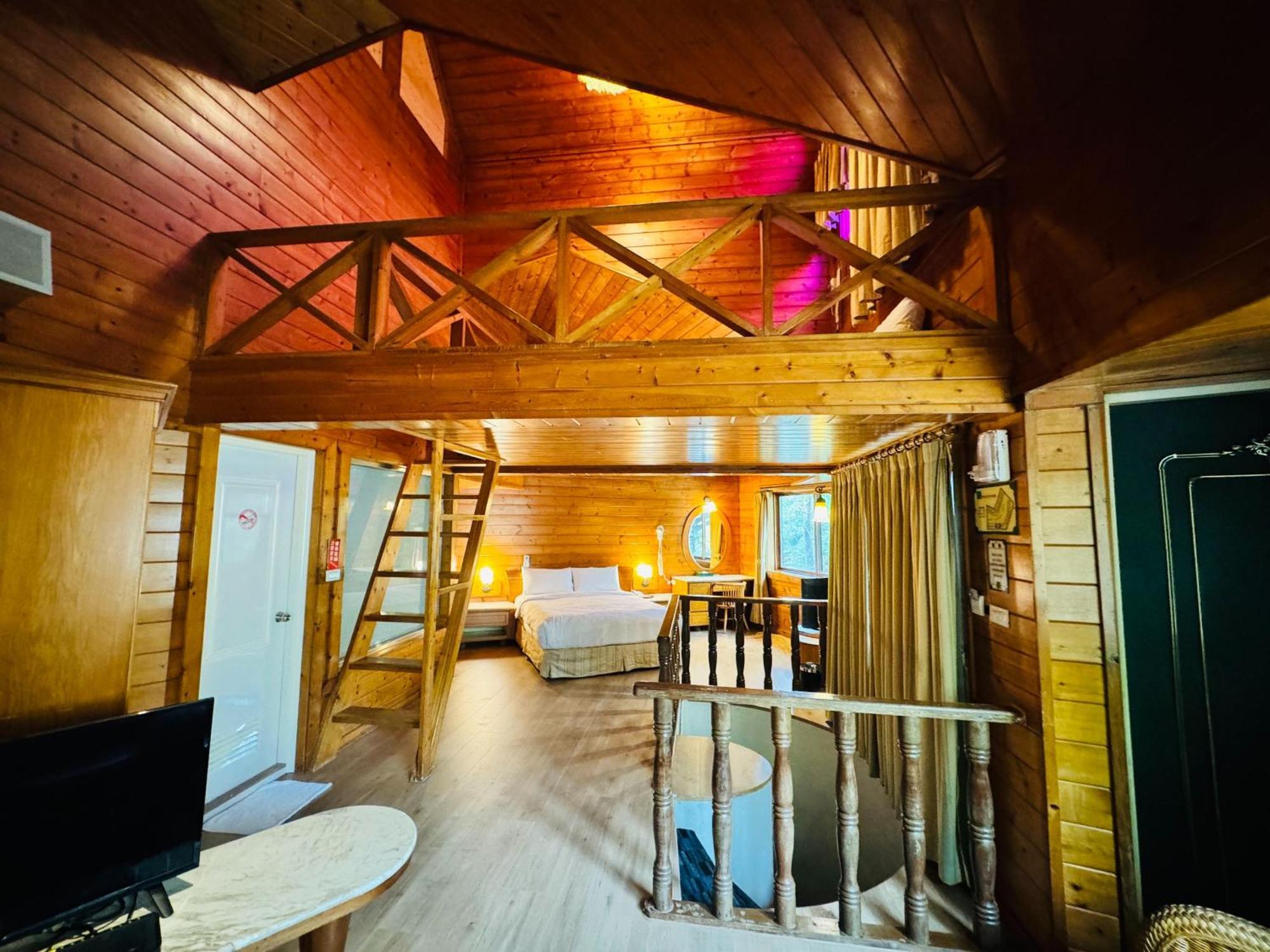 Ivy Motel Chiayi Buitenkant foto