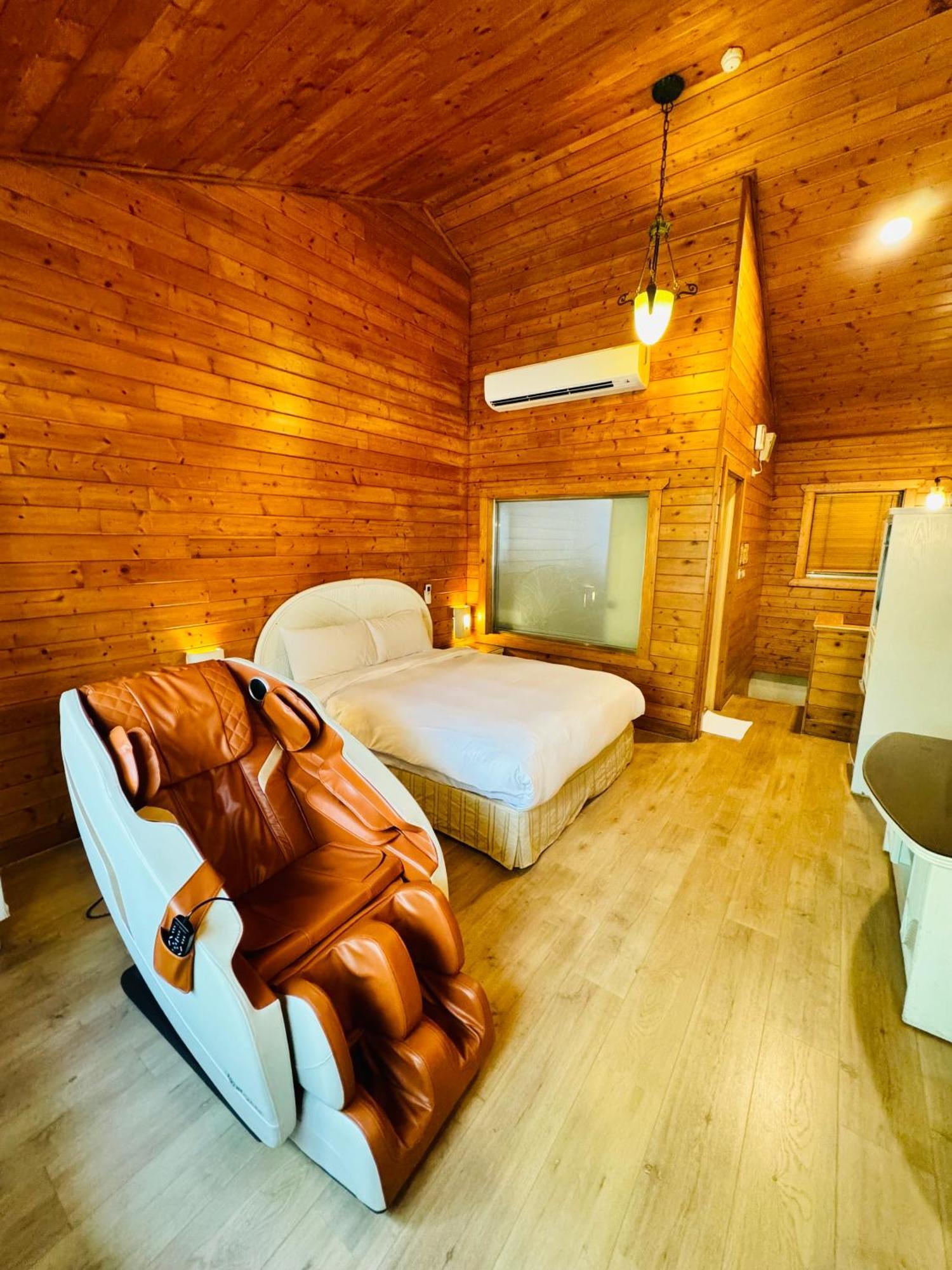 Ivy Motel Chiayi Buitenkant foto
