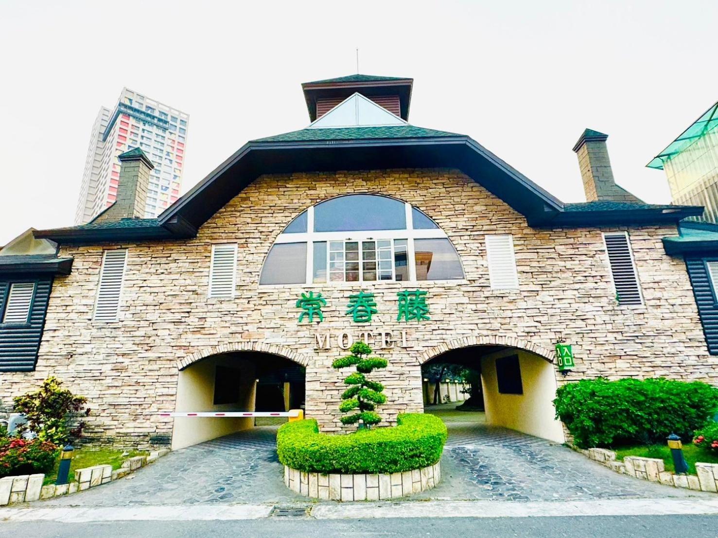 Ivy Motel Chiayi Buitenkant foto